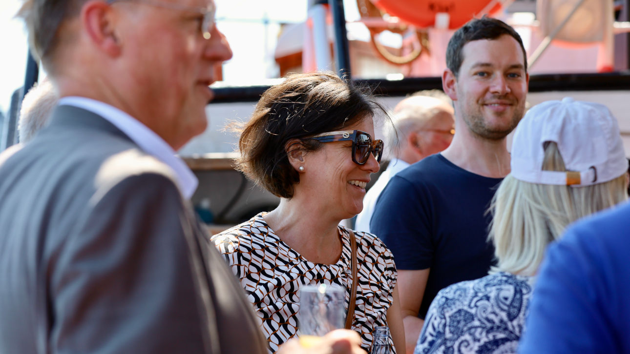 Landtagspräsidentin Kristina Herbst bei einem Empfang des Kieler Presseklubs am 26. Juni auf der Thor Heyerdahl, auch bekannt als das 