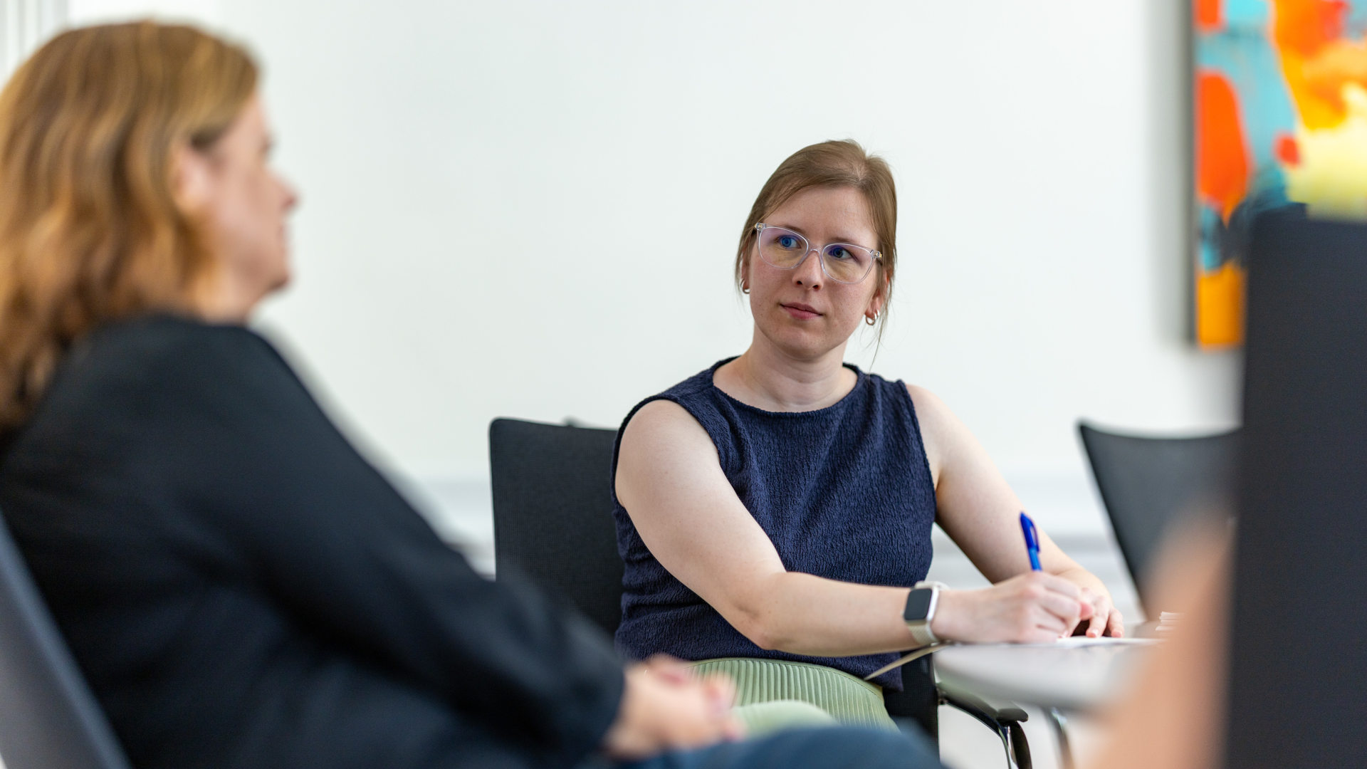 26_07_27_Interview Rednerinnen Mandatsträgerinnenempfang_SES24889_ses_web © Foto: Sönke Ehlers, Landtag Lea Becher Volontärin im Interview