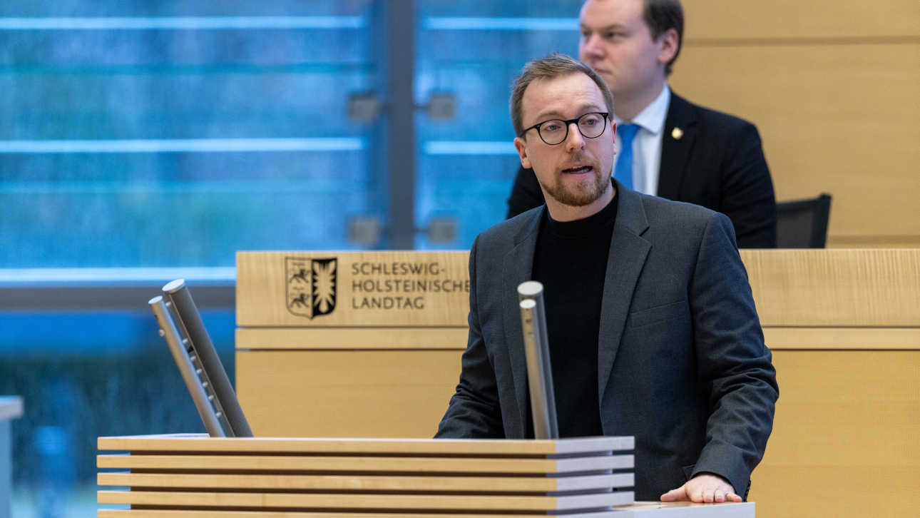 Malte Krüger (Grüne) spricht im Plenum des Landtag Schleswig-Holstein